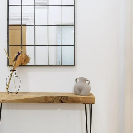 Beech - Private Location With 85 Inch Cinema Tv & Parking *