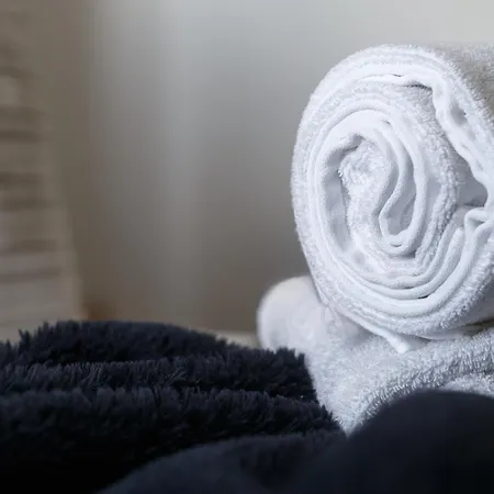 Beech - Private Location With 85 Inch Cinema Tv & Parking Bradford (West Yorkshire)