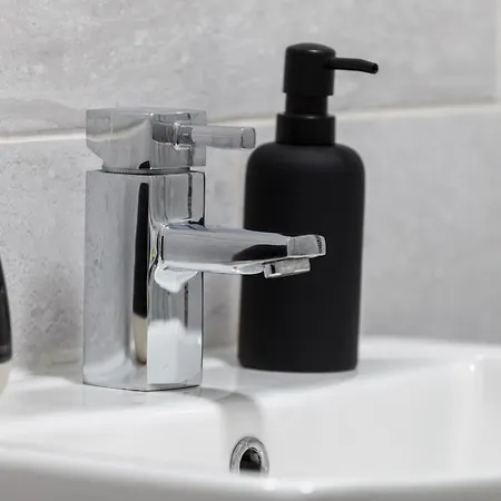 Beech - Private Location With 85 Inch Cinema Tv & Parking Appartement *