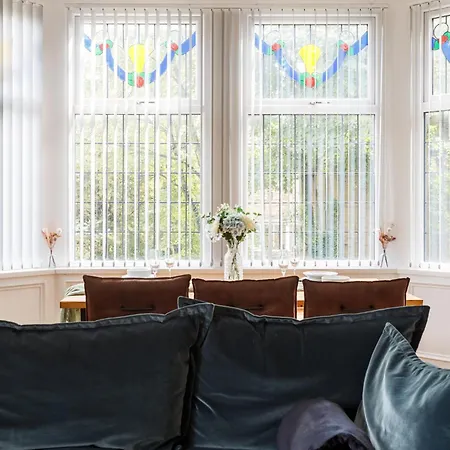 Beech - Private Location With 85 Inch Cinema Tv & Parking * برادفورد