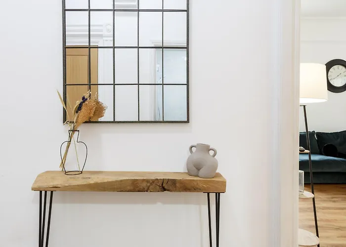 Beech - Private Location With 85 Inch Cinema Tv & Parking *