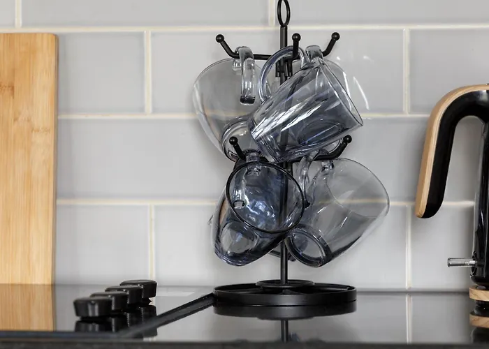 Beech - Private Location With 85 Inch Cinema Tv & Parking Apartment Bradford (West Yorkshire)