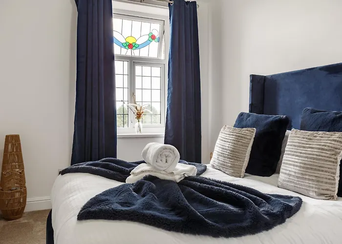 Beech - Private Location With 85 Inch Cinema Tv & Parking