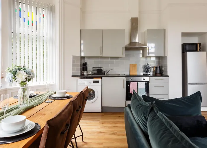 Beech - Private Location With 85 Inch Cinema Tv & Parking