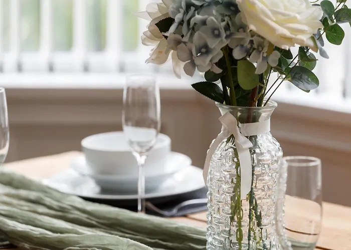 Beech - Private Location With 85 Inch Cinema Tv & Parking شقة *