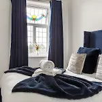 Beech - Private Location With 85 Inch Cinema Tv & Parking