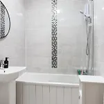 Apartment Beech - Private Location With 85 Inch Cinema Tv & Parking