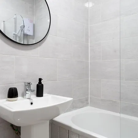 Beech - Private Location With 85 Inch Cinema Tv & Parking Apartmán *
